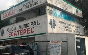 En un video que circula en redes sociales aparecen los policías en pleno acto sexual, semidesnudos y sin percatarse de haber sido grabados. Al Estilo De Nezahualcoyotl En Ecatepec Policias Usaran Celular Por Cuadrante El Sol De Mexico Noticias Deportes Gossip Columnas