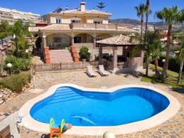 Venta de casa adosado con 214 m2 3 dorm, 3 baños, se vende casa adosada en benalmádena con una superficie de 190 metros, mobiliario: Venta Casa Chalet En Benalmadena Benalmadena Costa Con Piscina