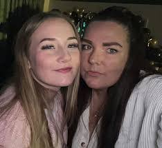 Kerri Peek's Instagram, Twitter & Facebook