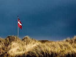 Bei dieser denmark bornholm | unofficial flag of bornholm denmark fahne im querformat handelt es sich um ein qualitätsprodukt 'made in germany' aus 110g/m² glanzpolyester. Danemark Reise Info Land Sprache Flagge Reiseinformationen