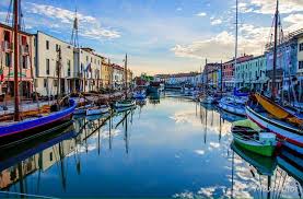 Benvenuto all' hotel sogno in centro a cesenatico l'hotel sogno è collocato in posizione strategica e tranquilla, si trova a due passi da quanto di meglio offre il centro di cesenatico: Mercatino Di Natale Al Porto Canale Di Cesenatico