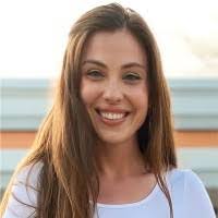 Lorena Hampton's Instagram, Twitter & Facebook