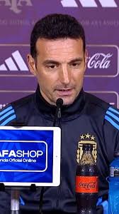 🙌 "Le DISCULPO porque estoy seguro de que NO ha querido HERIR a NADIE".,  🗣️ La elegancia de SCALONI al hablar sobre las palabras de RAPHINHA.