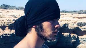 Για να είσαι πάντα μπροστά, ακολούθησε τον κόσμο του fthis.gr: O Aggelos Latsios Synexizei Ta Mpania H Fwto Me Magio Tatoyaz Kai Kotsida Bovary