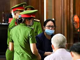 Bà là giám đốc công ty trách nhiệm hữu hạn địa. 1wlxi1uujel 9m