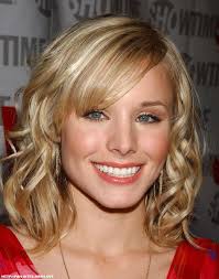Kristen Bell Love The Curls Thinking About Getting Bangs Like Her Kristen Bell Hair Styles Curly Hair Styles