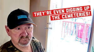 Danny Perera's Instagram, Twitter & Facebook