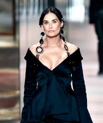 Demi moore was born 1962 in roswell, new mexico. Fashion Week In Paris Diese Demi Erkennen Wir Gar Nicht Moore Leute Bild De