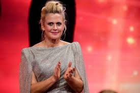 Moderatorin barbara schöneberger hatte beim deutschen radiopreis über die umbenennung der für barbara schöneberger ein witz, für sinti und roma herabwürdigend und tief verletzend. Who Is Barbara Schoneberger Dating Barbara Schoneberger Boyfriend Husband