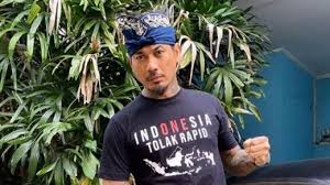 Jerinx yang dinyatakan bebas murni ini menghirup udara bebas, selasa pagi. Jerinx Sid Detained Until Dik Doank Is Sued World Today News