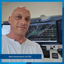 🦆 Bau-Ente „Hagen“ auf großer Südwestfalen-Mission Was passiert, wenn eine  Ente plötzlich in einem Ingenieurbüro auftaucht? Ganz einfach: Sie wird  Teil des Teams! Hagen, die reisefreudige Südwestfalen Ente, wurde uns von  smartway_hr