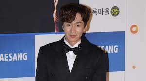 This happened when kwang soo was on a personal schedule and was hit by a car that violated a traffic signal. Qxqxgq3p88gj8m
