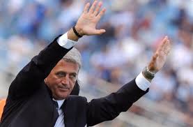 Dezember 2022 verlängert und wäre auch bei der wm 2022 dabei. Schweizer Bundestrainer Petkovic Beerbt Hitzfeld Fussball Stuttgarter Zeitung