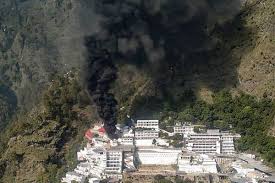 The cave inside the vaishno devi temple. Rhrhokm5zqqkcm