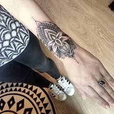 Resultado De Imagen Para Lotus Mandala Tattoo Arm Wristtattoos Mandala Wrist Tattoo Mandala Hand Tattoos Tattoos