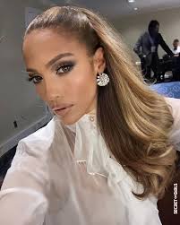 This is how jlo would spend her time daily, plus her detailed workout! Jennifer Lopez Wears The Most Natural Hairstyle Trend In 2021 Mousy Hair Secret Of Girls