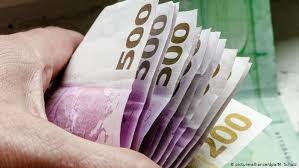 500 euro scheine in der hand. Kosovo Police Seize Fake Banknotes Worth 2 Million Euros News Dw 10 03 2017