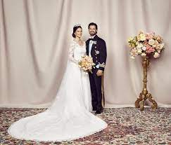 Ihre hochzeitskleider werden ausgestellt victoria sofia. Prinz Carl Philip Sofia Hellqvist Ihr Marchenhaftes Jawort Gala De
