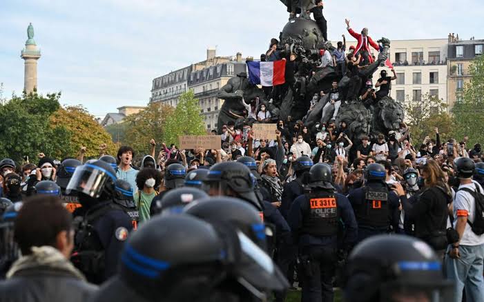 Francia enfrenta nueva ola de protestas; Macron promete impedir más disturbios y refuerza la seguridad