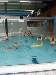 zwemmen spelend sporten