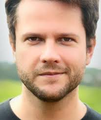 O conceituado ator selton mello é dono de uma carreira brilhante, tanto como ator, dublador, diretor e produtor. Selton Mello Ator Selton Mello Ator Homens