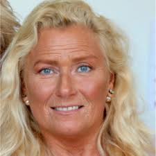 Time flies, last week I was enjoying a sundowner with Hank the Tank 🦏 in  Madikwe game reserve 🇿🇦 and today is my first day in my new role as  Business Development