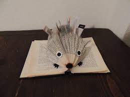 Book Folding Facciamo Insieme Un Porcospino Youtube Book Art Book Folding Old Books