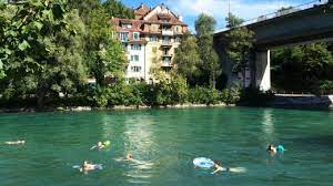 Darüber hinaus bieten wir investoren die möglichkeit sich untereinander auszutauschen und voneinander zu profitieren. Floating Down The Aare River On A Summer S Day In Bern Switzerland