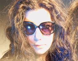 Mimi Parker's Instagram, Twitter & Facebook