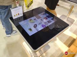 Moneual Smart Table Lets You Order And Pay For Your Food In 2020 Smart Table Touch Table New Technology Gadgets