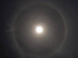 The 'halo effect' is a classic finding in social psychology. Halo Effekt Um Die Sonne Helikopter Foto Bild Regenbogen Wetter Natur Bilder Auf Fotocommunity