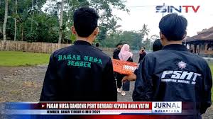 Salah satu model dari 35+ model kebaya muslim untuk akad nikah syar'i adalah kebaya bewarna putih dengan bagian ekor yang panjang. Kemesraan Pendekar Pagar Nusa Dengan Psht Di Jember Suara Indonesia