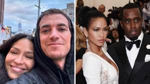 Dame Edna gets a royal welcome