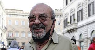 Vauro, FdI lo porta alla sbarra? Lui delira: "Contento di essere  processato"