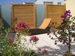 Sichtschutz Fur Den Garten Aus Larche Trespa Hpl Auf Mass Sichtschutzwand Garten Sichtschutzzaun Garten Outdoor Dekorationen