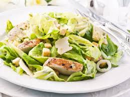 Se adauga laptele cald peste salata calita cu costita, se asteapta sa dea in clocot, se reduce flacara si se lasa sa fiarba la foc domol circa 10 minute. Reteta Salata Verde Cu Piept De Pui