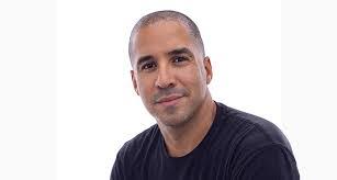 Janet Maas's Instagram, Twitter & Facebook