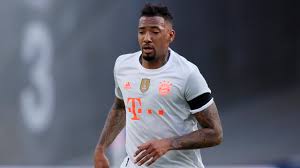 Lionel messi destroyed jerome boateng before chipping the ball over manuel neuer as barcelona battered bayern munich. Fc Bayern Munchen Jerome Boateng Spielte Mit Trauerflor Bundesliga Bild De