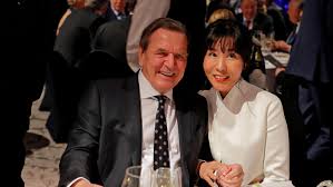 Having practiced law in hannover, schröder was elected to the bundestag (lower house of parliament) in 1980 and. Gerhard Schroder Hat Zum Funften Mal Geheiratet Kurier At