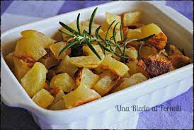 Le cosce di pollo con le patate dorate a puntino sono un secondo piatto con contorno che piace proprio a tutti, grandi e piccoli. Patate Al Microonde Ricetta Patate Al Forno Ricetta Veloce Patate