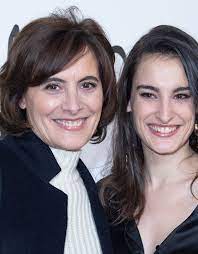 She was previously married to luigi d'urso. Ines De La Fressange Sa Fille Nine Adopte La Coupe Courte La Ressemblance Est Frappante Elle
