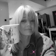 Does everybody clean and wash their air fryer after every use ???