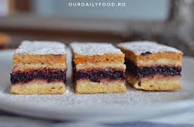 Ideal este sa o lasti pana a doua zi. Prajitura Albinita Cu Foi De Miere Ourdailyfood