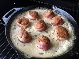 Iberico Schweinemedaillons Mit Pilz Rahmsauce Rezept Gourmet Fleisch Lebensmittel Essen Schweinemedaillons