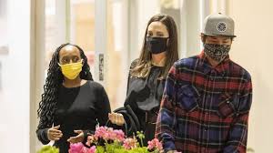 7 апреля 2021 · текст: Wahrend Scheidungsdrama Angelina Jolie Mit Kids Unterwegs Promiflash De