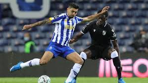 Tiquinho soares (fc porto) right footed shot from the right side of the six yard box is saved in the bottom right corner. Ufutzwvnqhntzm