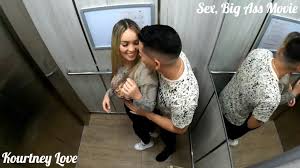 Kourtney love sevgi̇li̇mi̇ asansörde si̇kerken pi̇zzaciya yakalaniyordum  sex, big ass movie