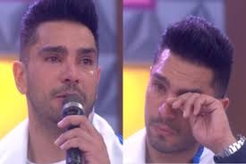 Rafael Cardozo rompe en llanto en vivo con saludos de su familia por el Día  del Padre: “Hace años no los veo”