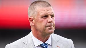 Gator baseball team outscoring football team sparks humorous reactions