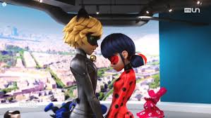 ledi bag 3 sezon seriya kuklovod 2 kartinki iz sceny s popytkoj kukly ledi bag pocelovat super kota youloveit ru